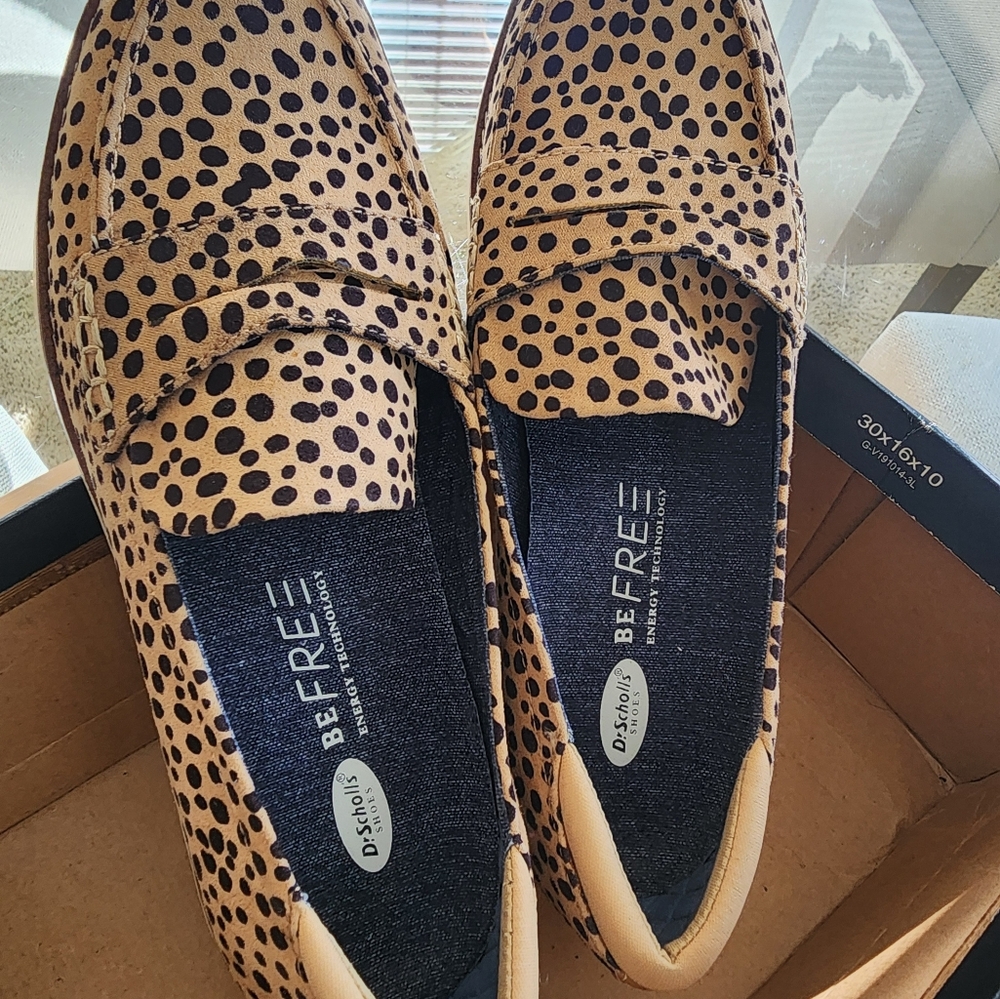 Shoes - Picture 2 of 6